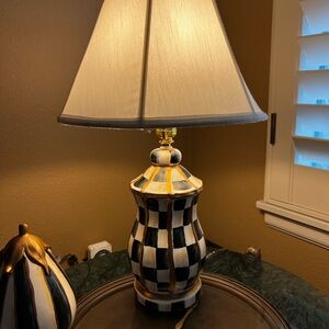 Elegant Checkered Table Lamp with Gold Accents